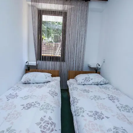 Rona Gradina - In The Green Apartment